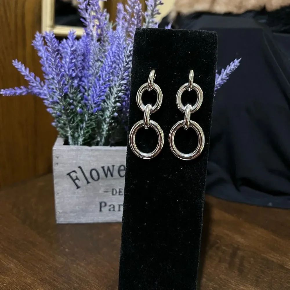 MONET DANGLE EARRINGS SILVER